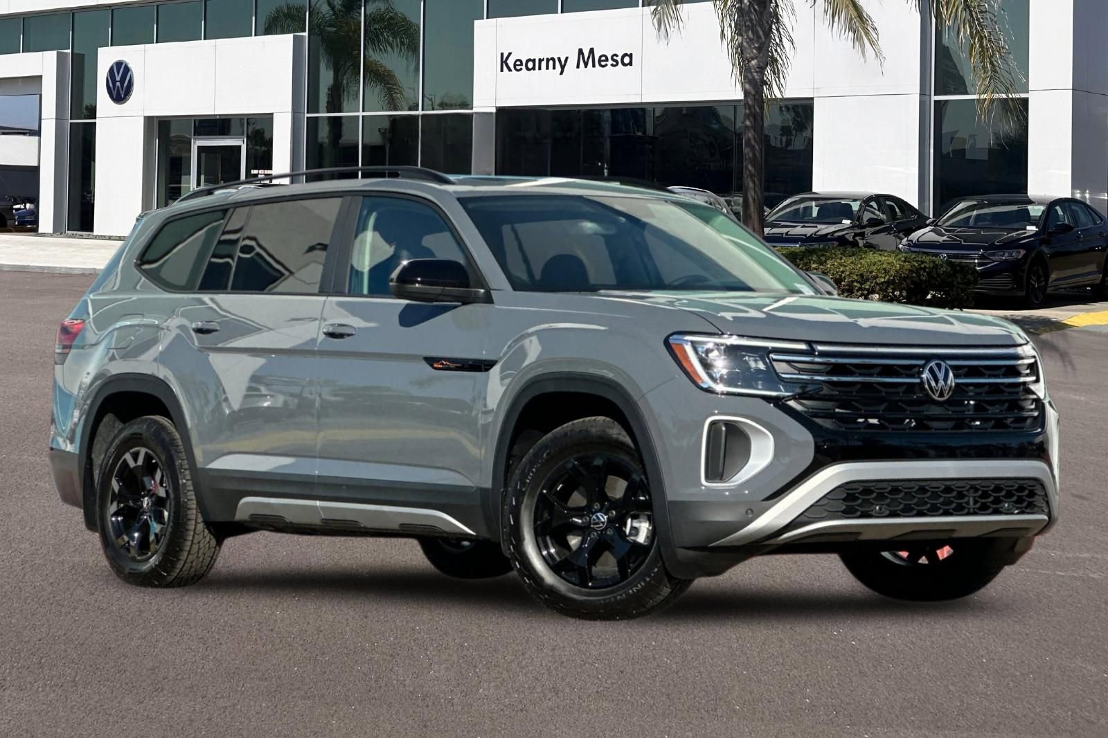 New 2025 Volkswagen Atlas Peak Edition SE image 2