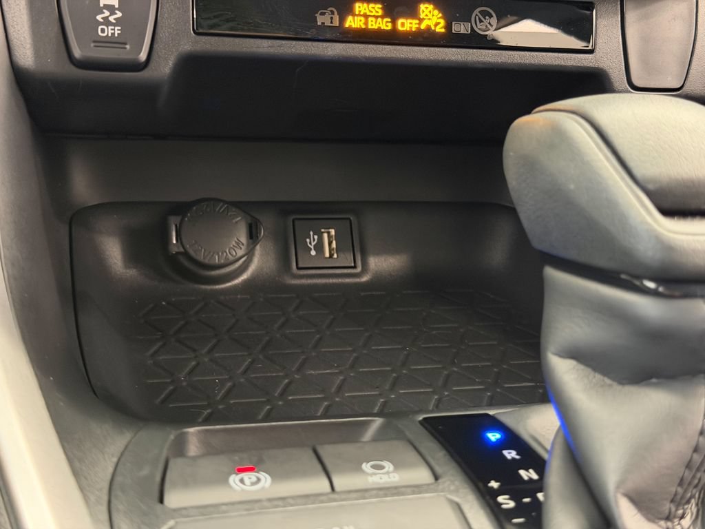 Used 2025 Toyota RAV4 LE AWD/4WD image 23