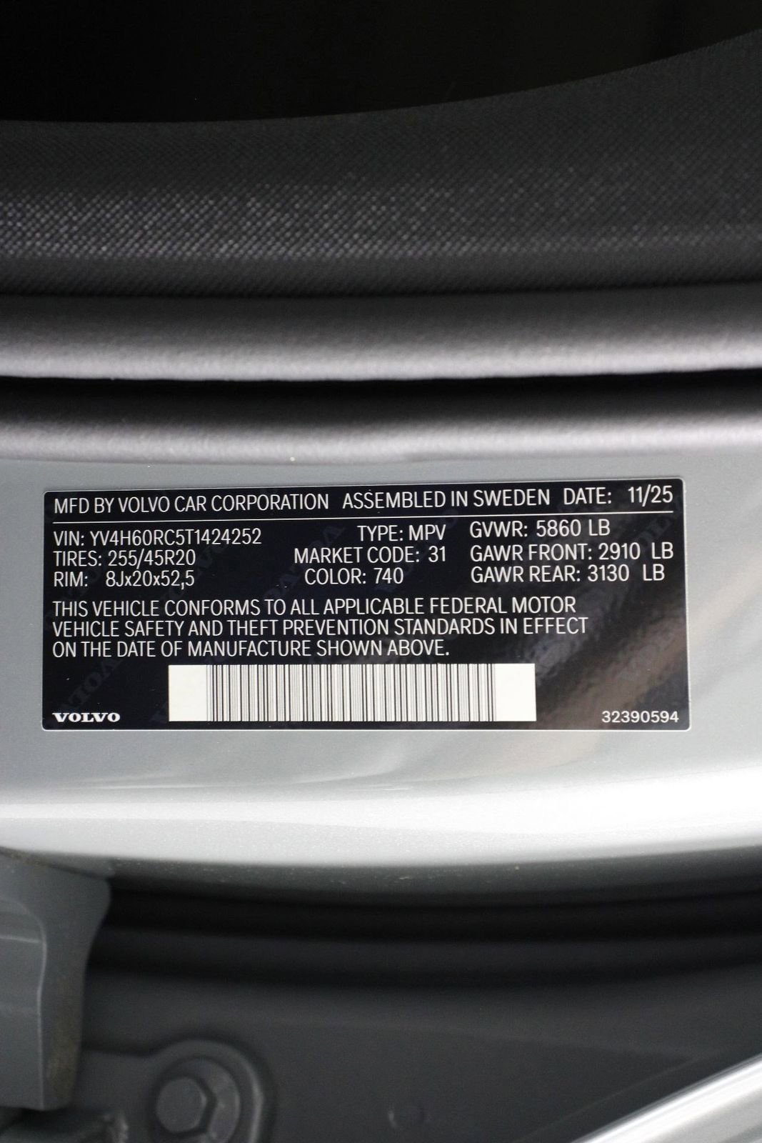 New 2026 Volvo XC60 T8 Plus w/ Protection Package Premier image 17