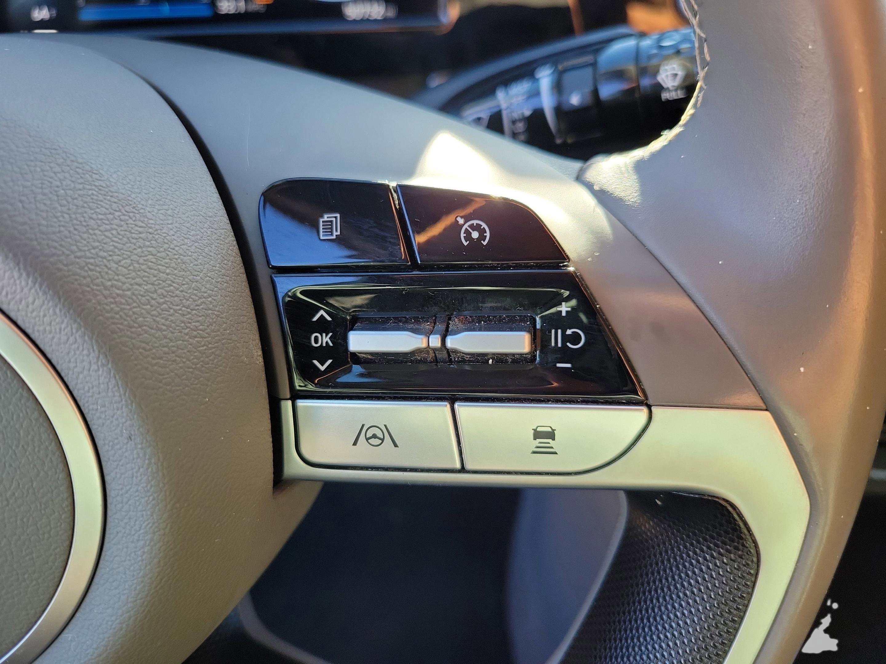 Certified 2022 Hyundai Elantra SEL w/ Convenience + Premium Package image 19