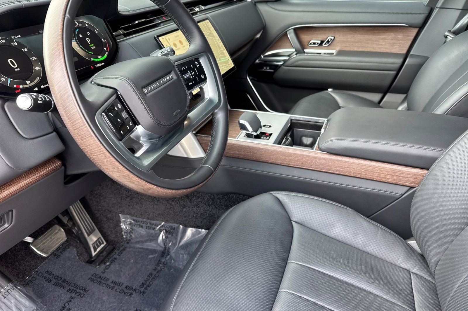 Used 2024 Land Rover Range Rover Autobiography image 9