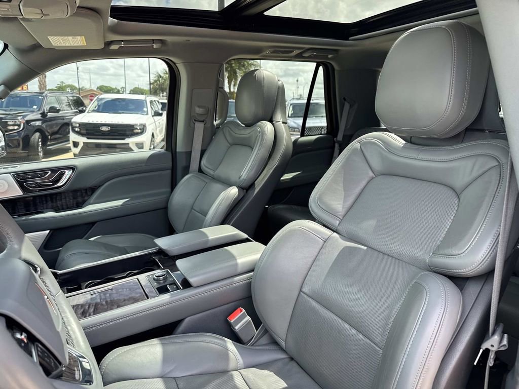 Used 2020 Lincoln Navigator Reserve w/ Luxury Package image 18