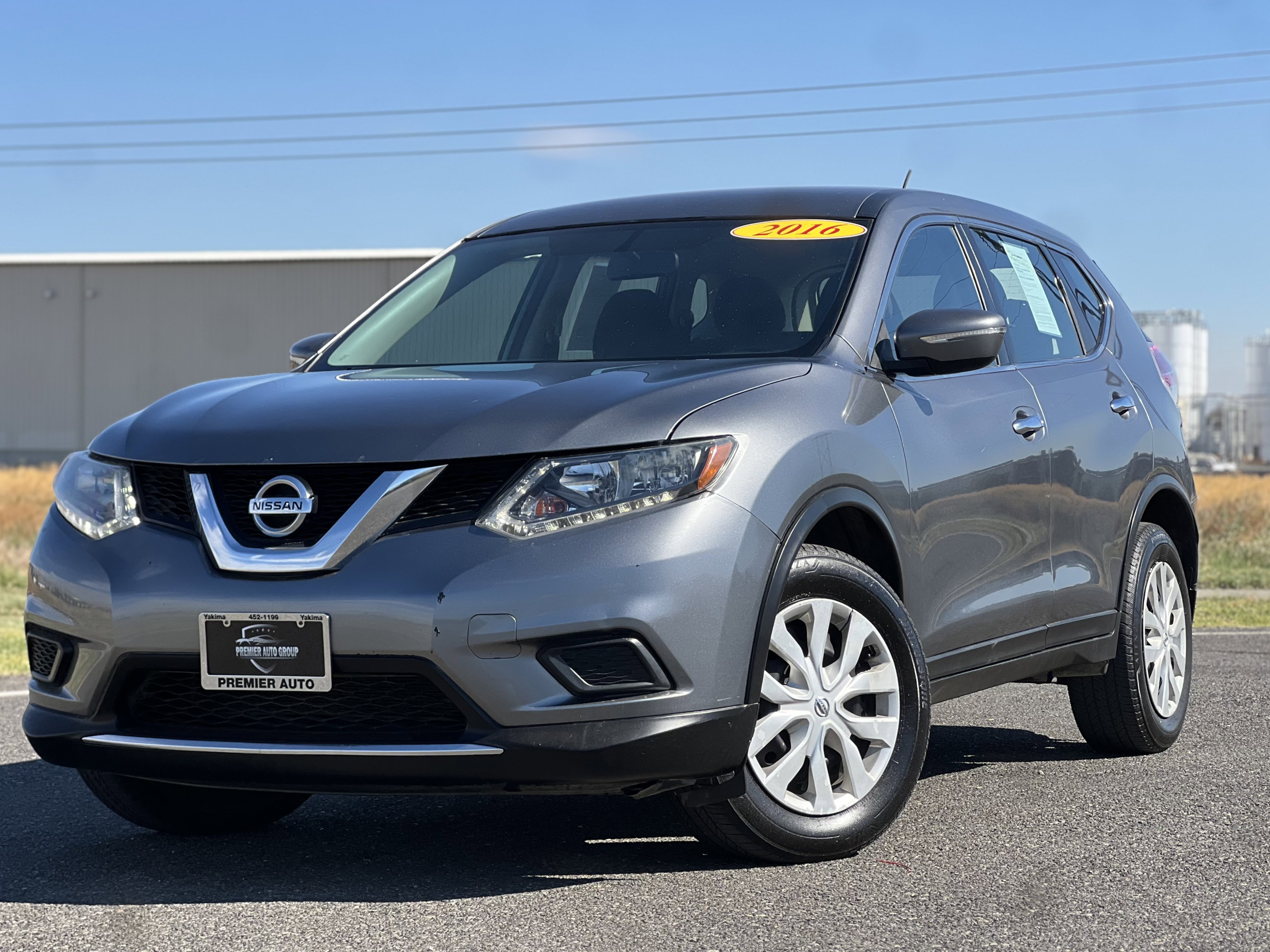 Used 2015 Nissan Rogue S AWD/4WD image 4
