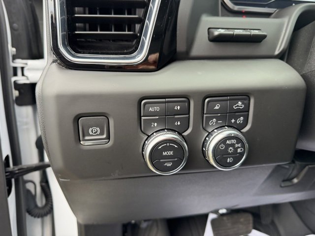 Used 2024 GMC Sierra 3500 Denali w/ Denali Reserve Package image 22