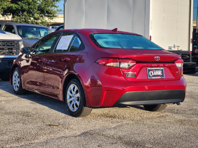 Used 2025 Toyota Corolla LE FWD image 5