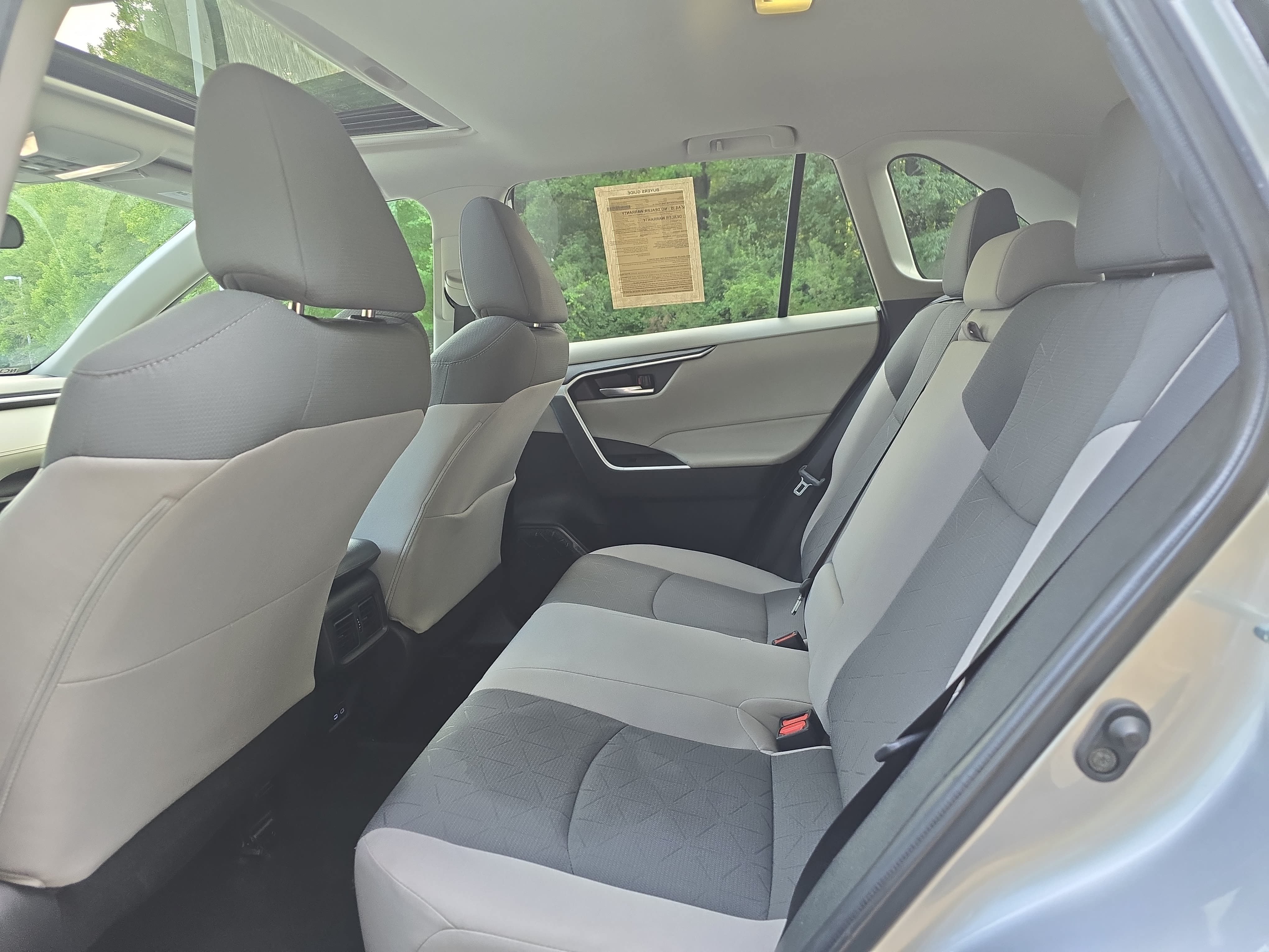 Used 2022 Toyota RAV4 XLE w/ Convenience Package FWD image 13