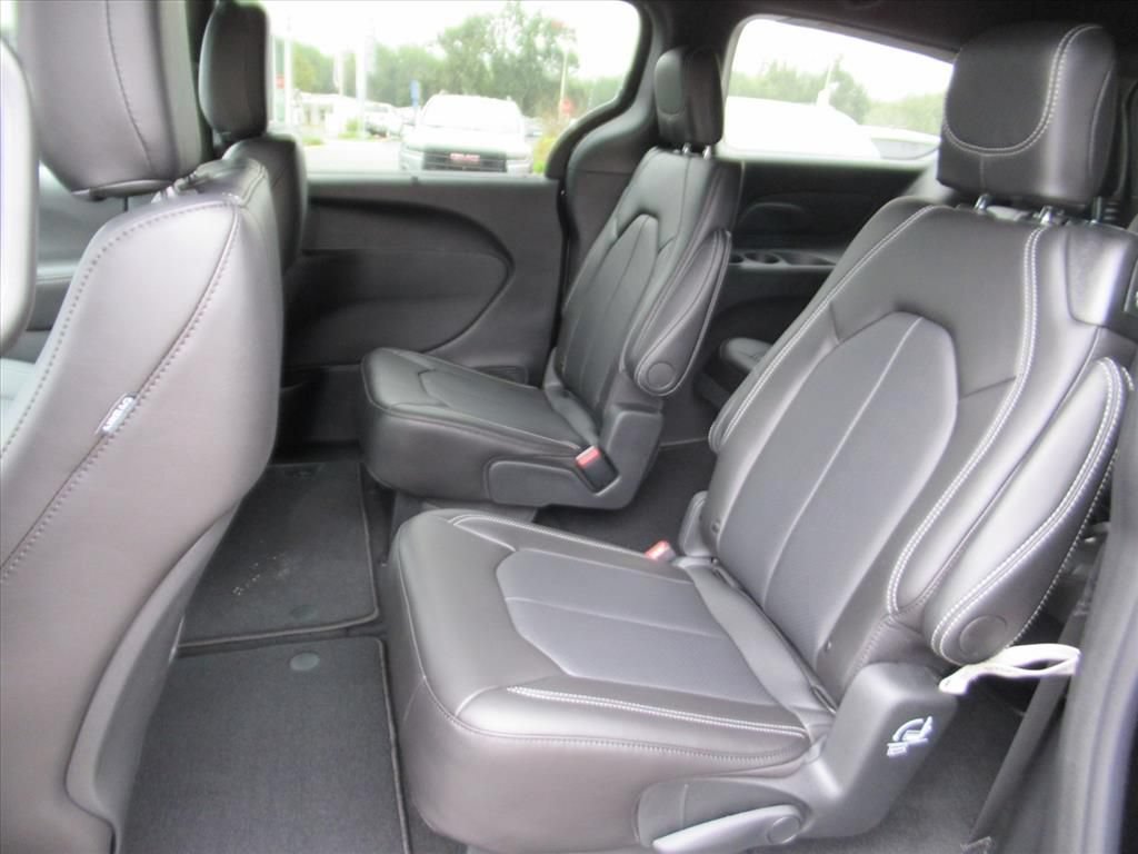 New 2026 Chrysler Pacifica Select w/ S Appearance Package FWD image 29