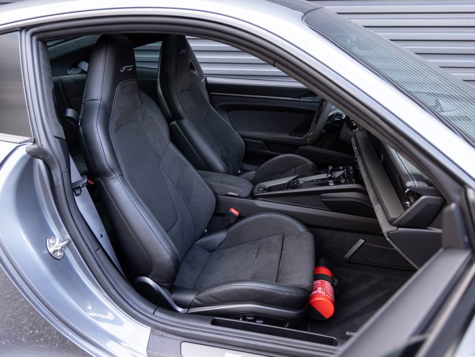 Used 2025 Porsche 911 Carrera 4 GTS image 30