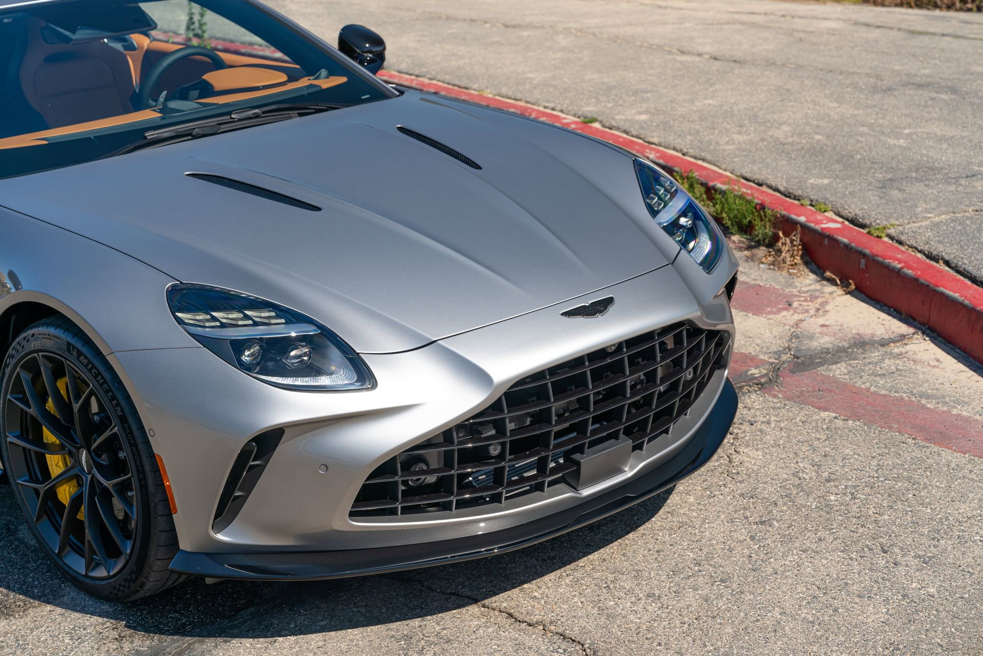 Used 2025 Aston Martin V8 Vantage Coupe image 9