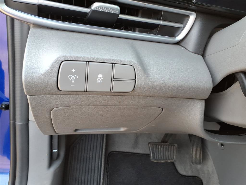 Used 2024 Hyundai Elantra SEL w/ Convenience Package image 17