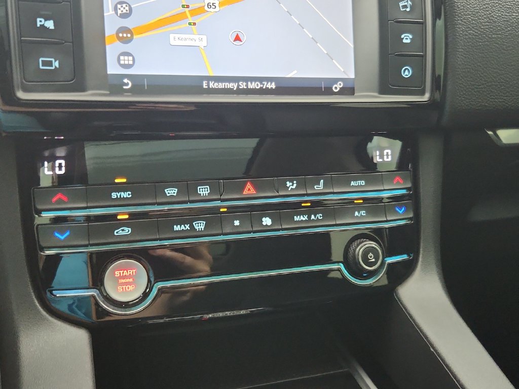Used 2018 Jaguar F-PACE Premium AWD/4WD image 29