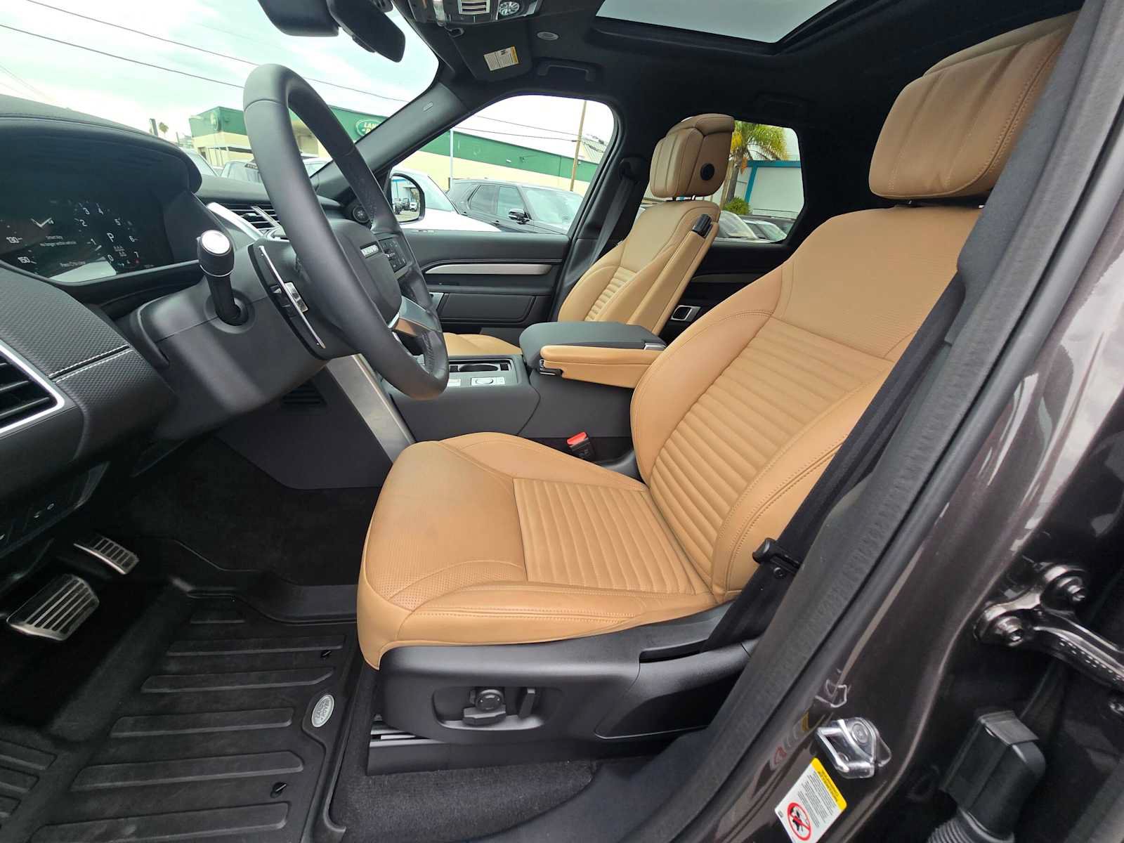 Used 2026 Land Rover Discovery Dynamic SE AWD/4WD image 24