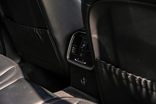 Used 2025 Porsche Macan AWD/4WD image 46