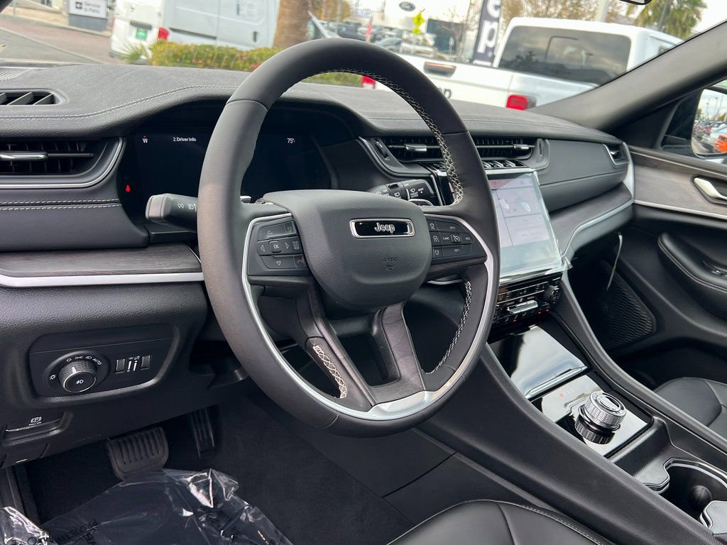 New 2025 Jeep Grand Cherokee L Limited w/ Black Appearance Package image 20