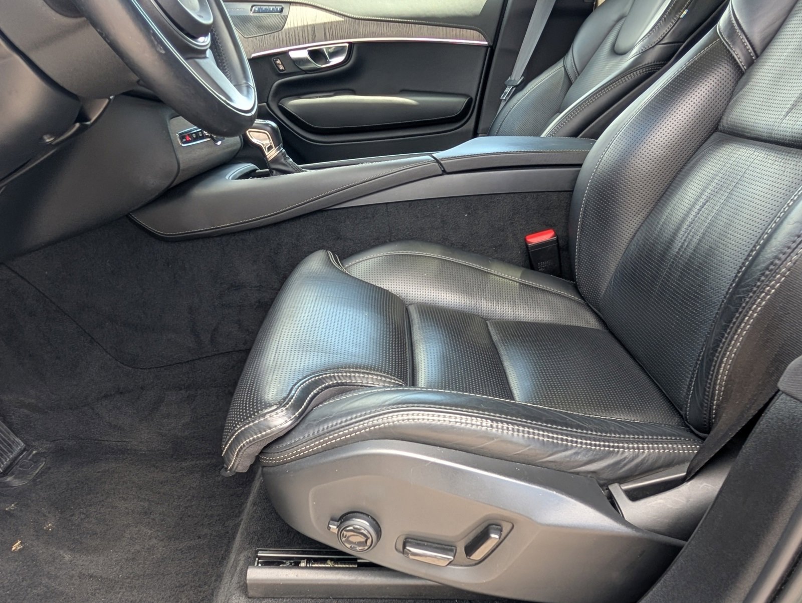 Used 2022 Volvo XC90 T6 Inscription image 15