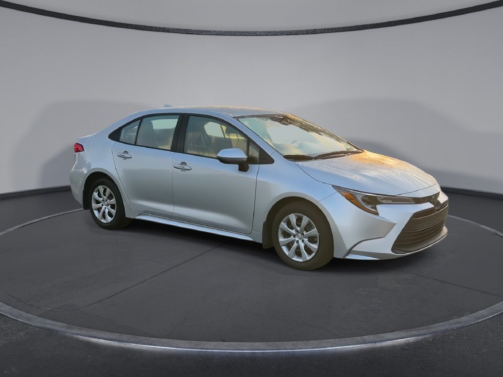 Used 2025 Toyota Corolla LE FWD image 2