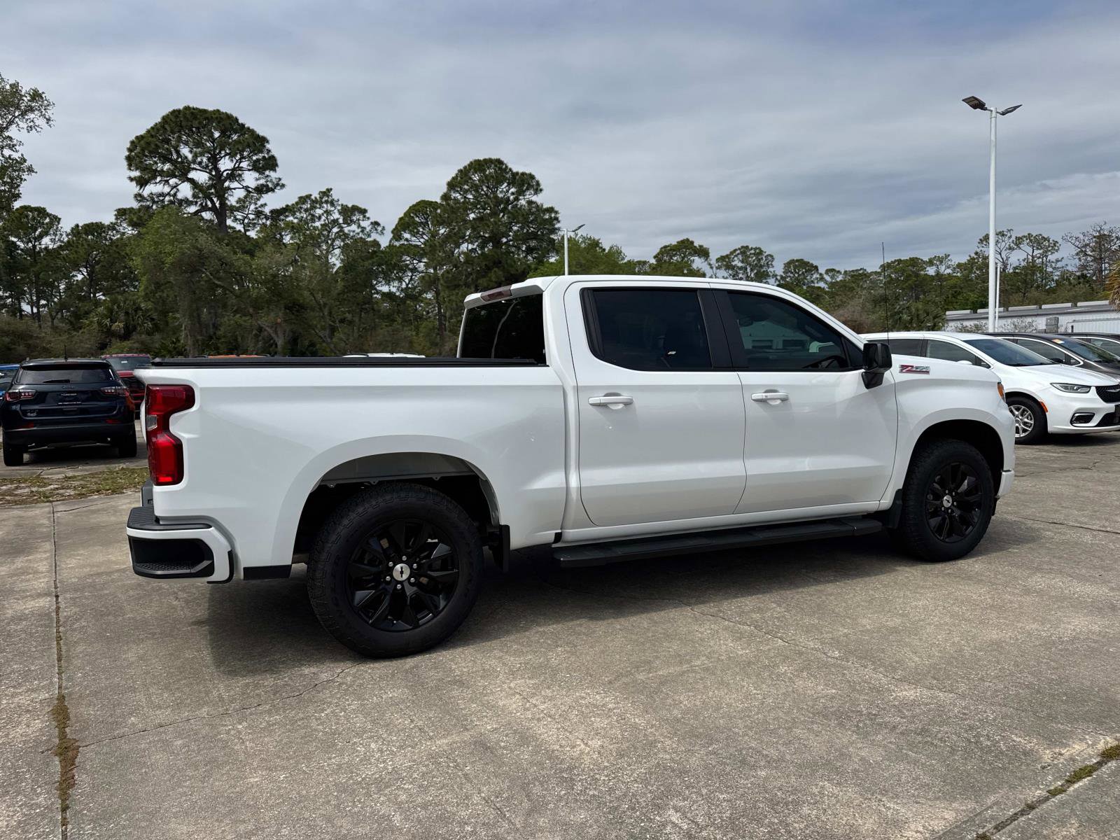 Used 2023 Chevrolet Silverado 1500 RST w/ Z71 Off-Road Package AWD/4WD image 3