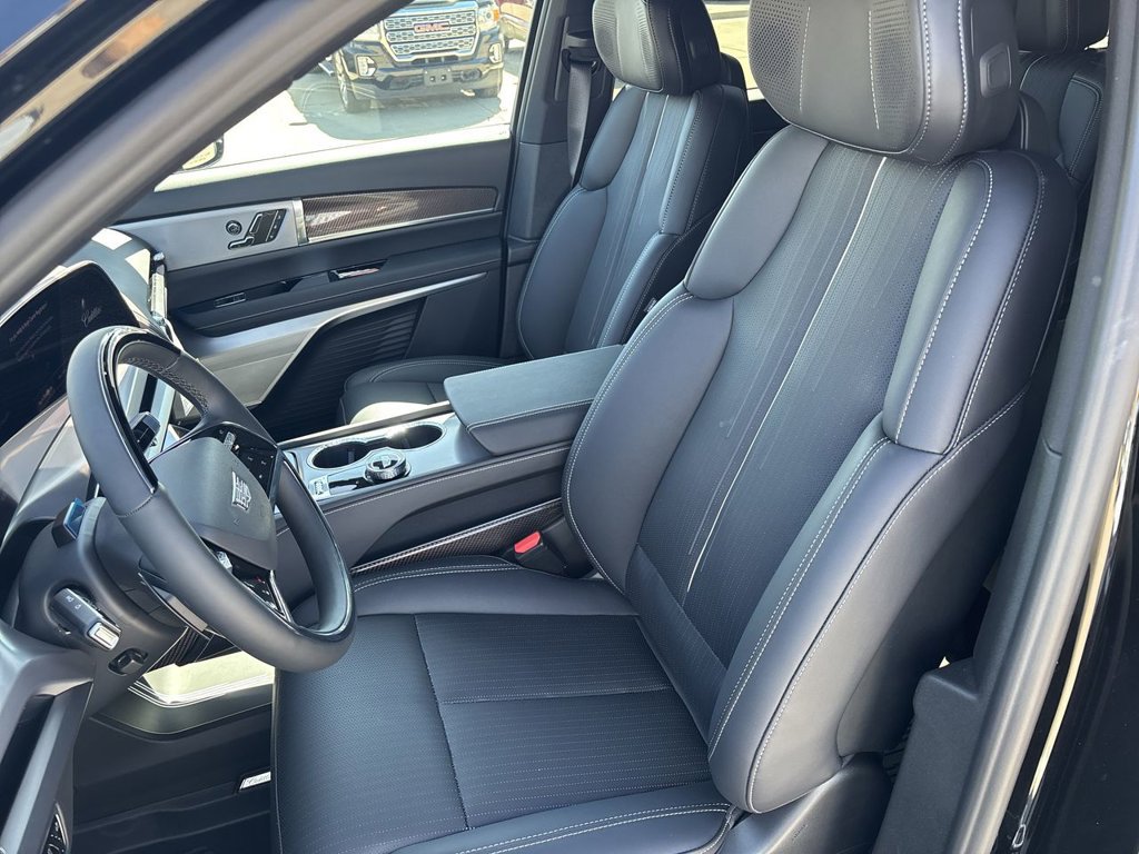 New 2027 Cadillac Vistiq Sport w/ LPO, Floor Liner Package AWD/4WD image 22