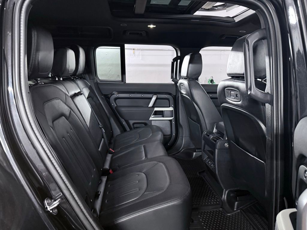 Used 2022 Land Rover Defender 110 X-Dynamic SE image 29