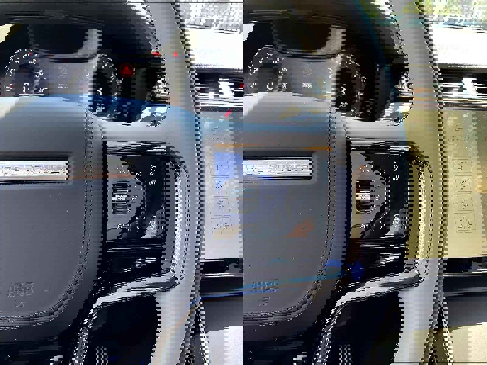 New 2025 Land Rover Range Rover Velar Dynamic SE image 17