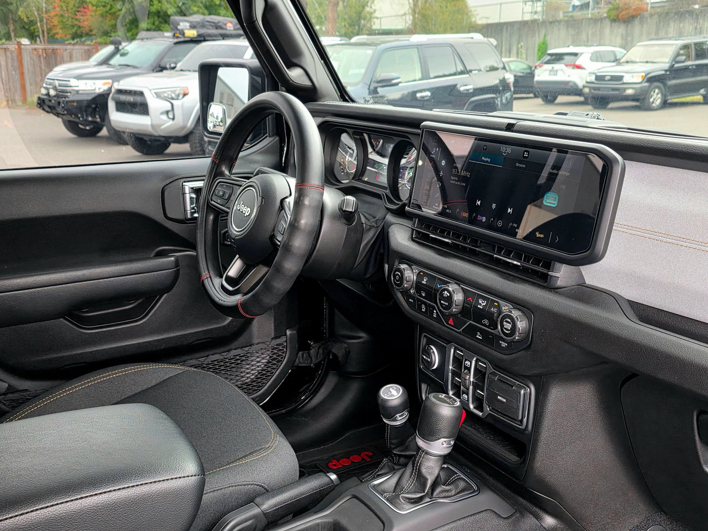 Used 2025 Jeep Gladiator Sport AWD/4WD image 35