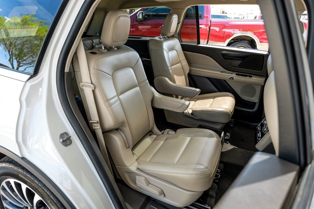 Used 2023 Lincoln Aviator AWD w/ Premium Package image 34
