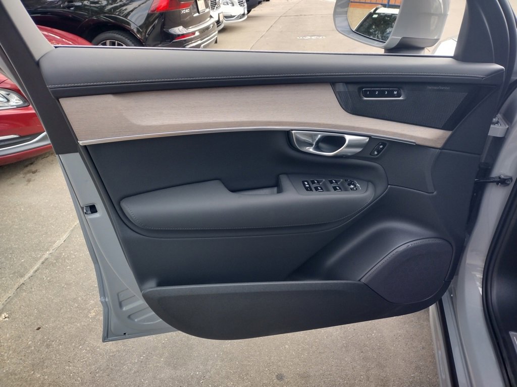 New 2026 Volvo XC90 B6 Plus w/ Protection Package Premier image 7