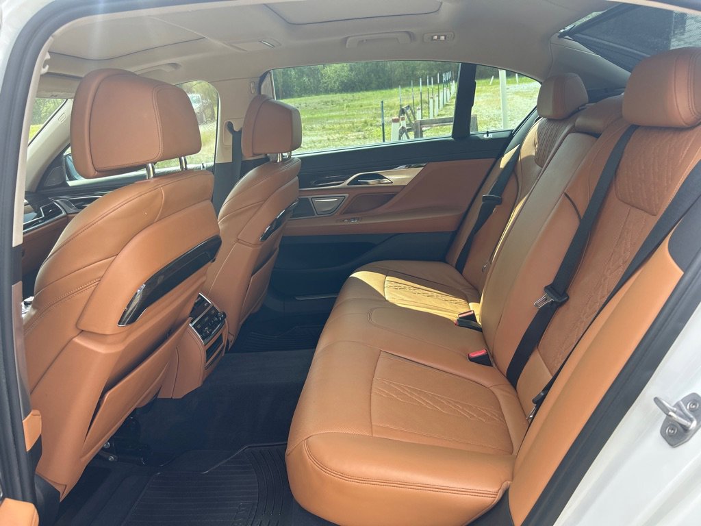 Used 2016 BMW 740i image 17