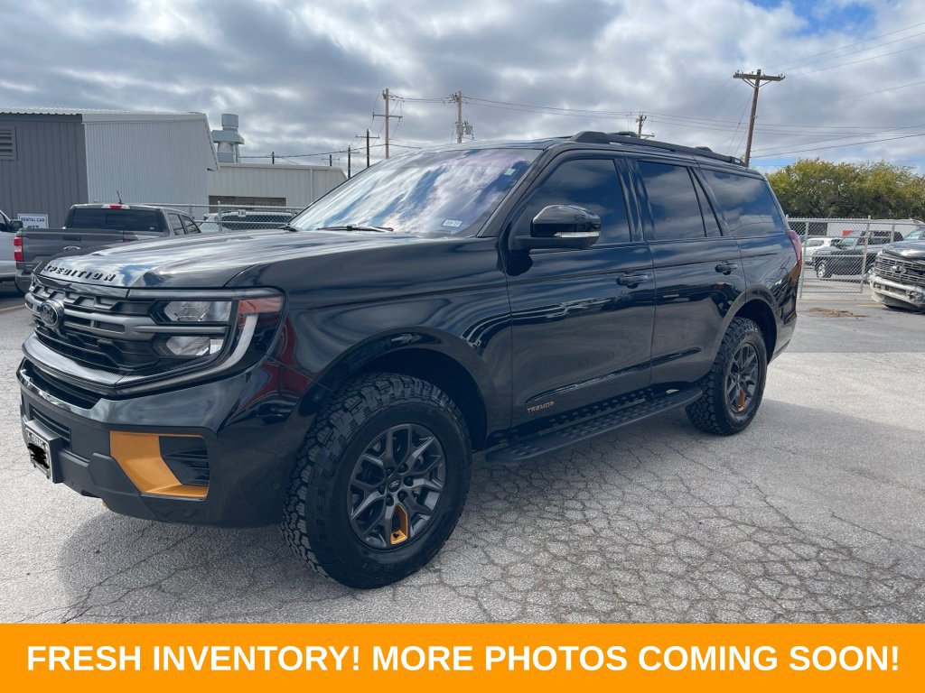 Used 2025 Ford Expedition Tremor AWD/4WD image 2