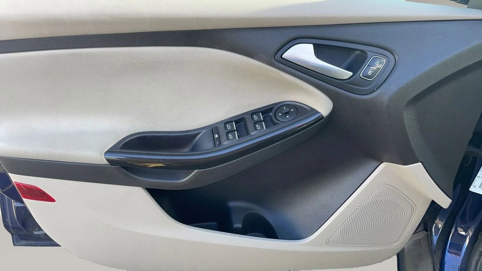 Used 2016 Ford Focus Electric Hatchback FWD image 17