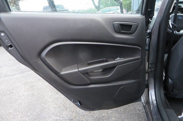 Used 2019 Ford Fiesta SE image 11