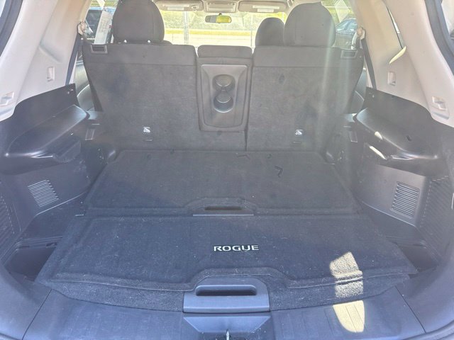 Used 2017 Nissan Rogue SV AWD/4WD image 10