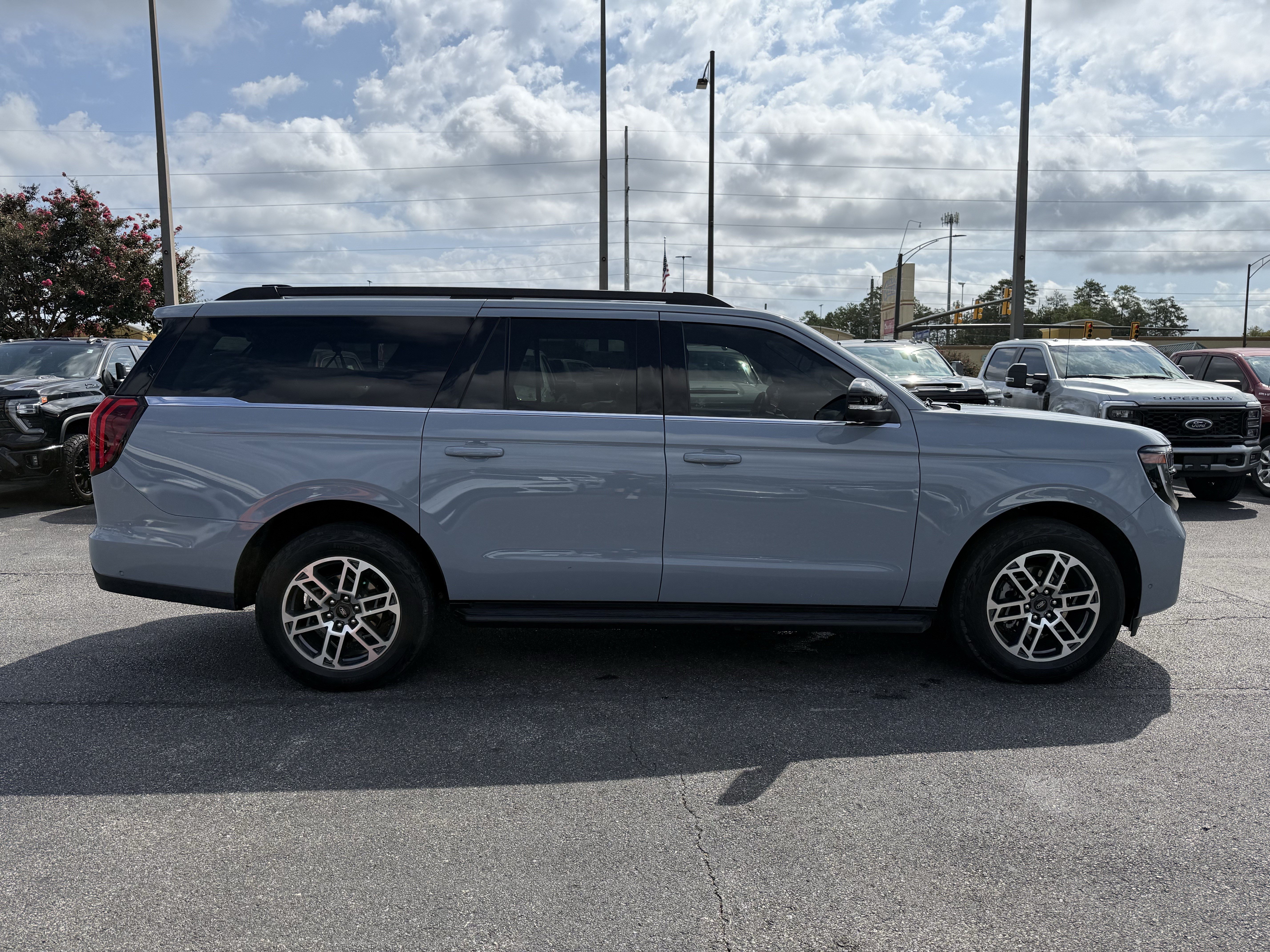 Used 2025 Ford Expedition Max Active AWD/4WD image 12