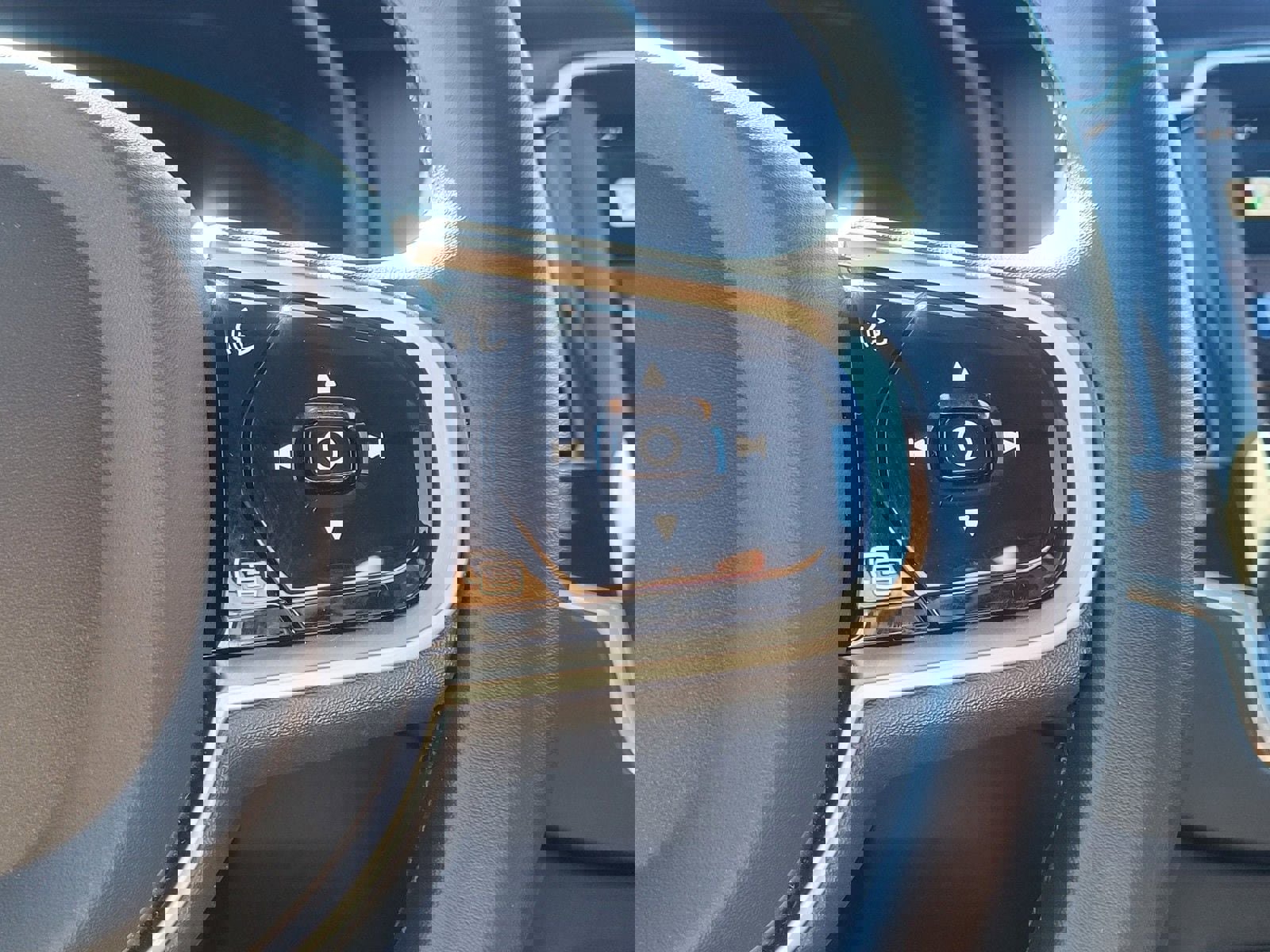 Certified 2023 Volvo XC90 T8 Ultimate w/ Protection Package Premier image 20