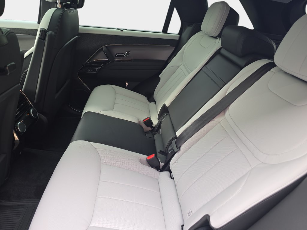 New 2026 Land Rover Range Rover Sport Dynamic SE AWD/4WD image 11
