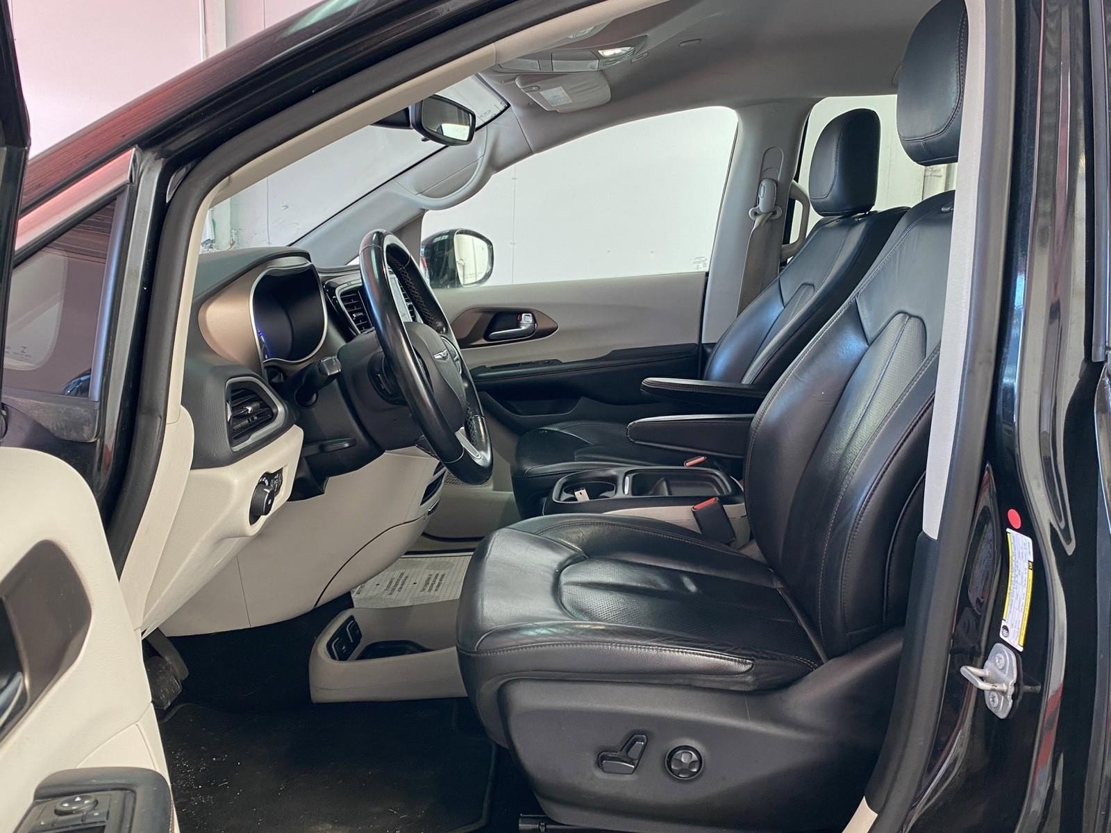 Used 2018 Chrysler Pacifica Touring-L w/ Premium Audio Group image 20