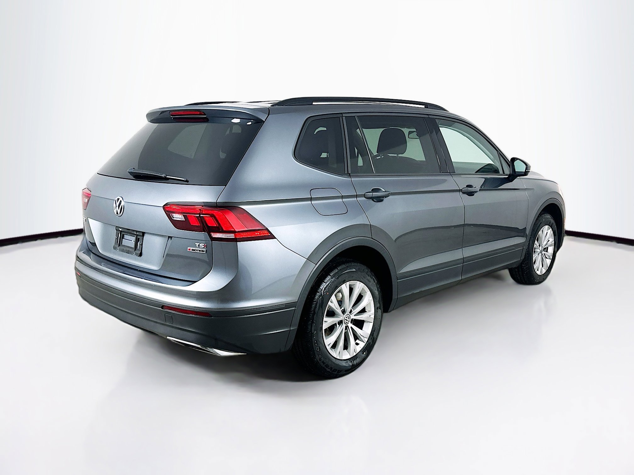 Used 2018 Volkswagen Tiguan S image 6