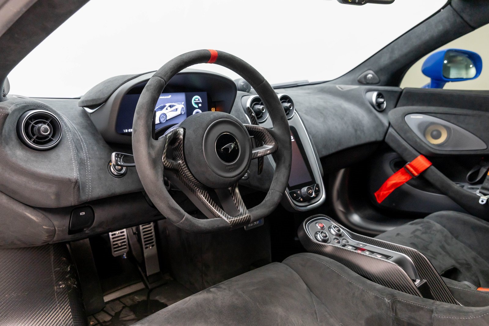 Used 2020 McLaren 620R RWD image 2