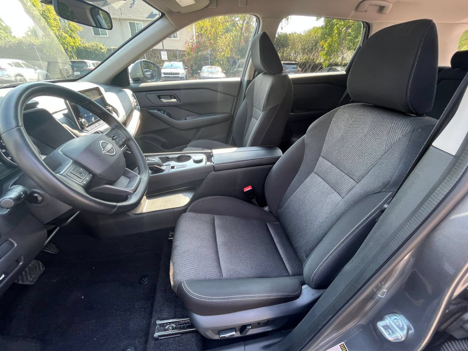 Used 2025 Nissan Rogue SV AWD/4WD image 29
