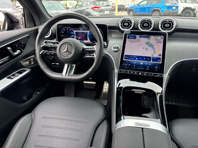 Used 2025 Mercedes-Benz GLC 350e 4MATIC image 11