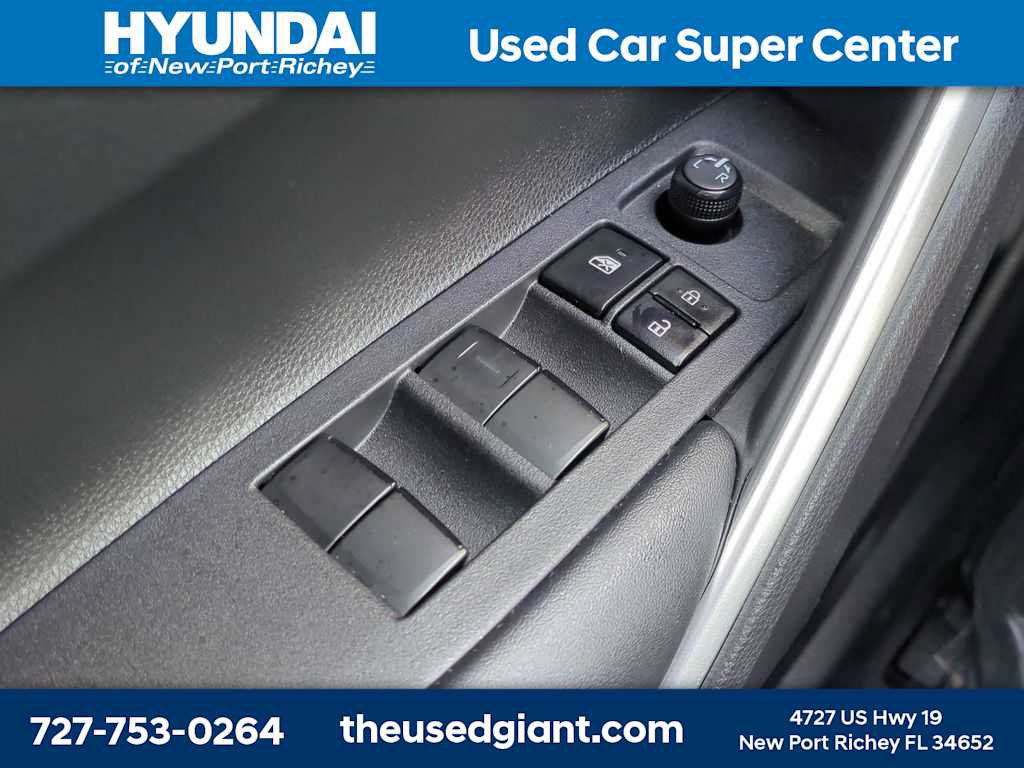 Used 2024 Toyota Corolla Cross LE FWD image 23