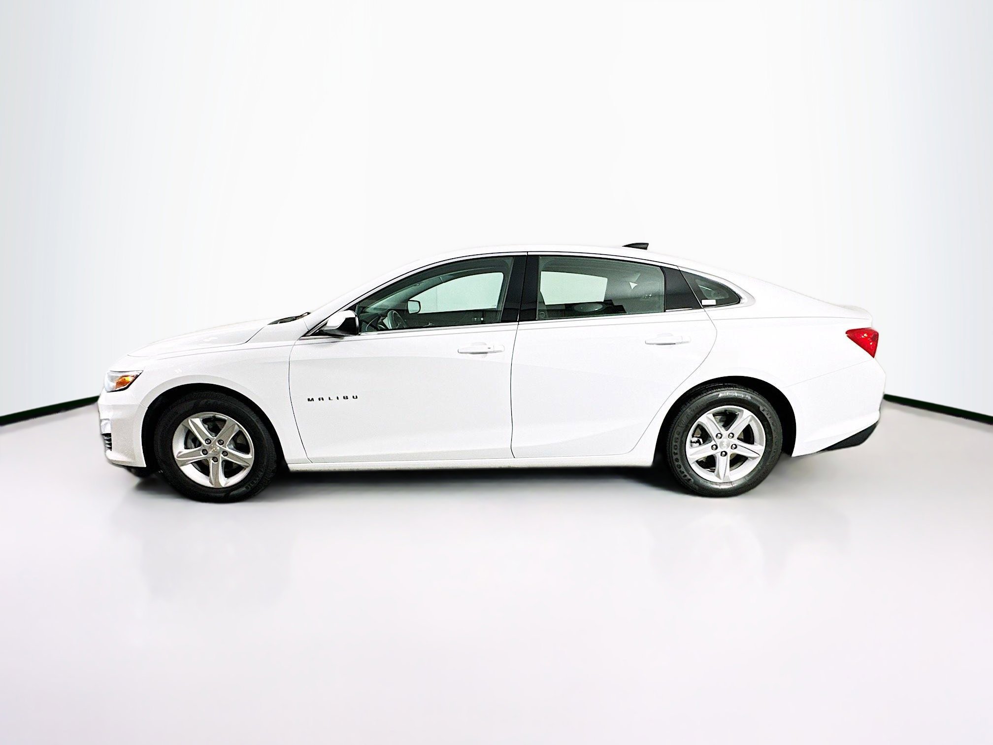 Used 2022 Chevrolet Malibu LS image 4