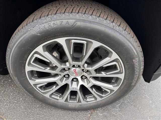 New 2026 GMC Yukon XL Denali w/ Denali Reserve Package image 14