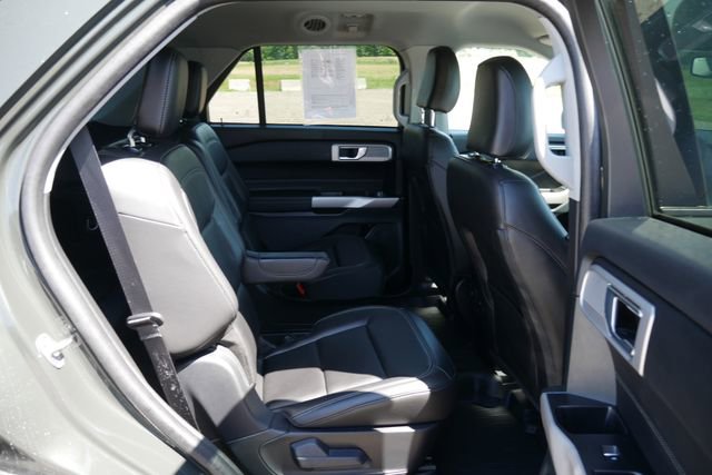 Used 2024 Ford Explorer XLT w/ Equipment Group 202A AWD/4WD image 26
