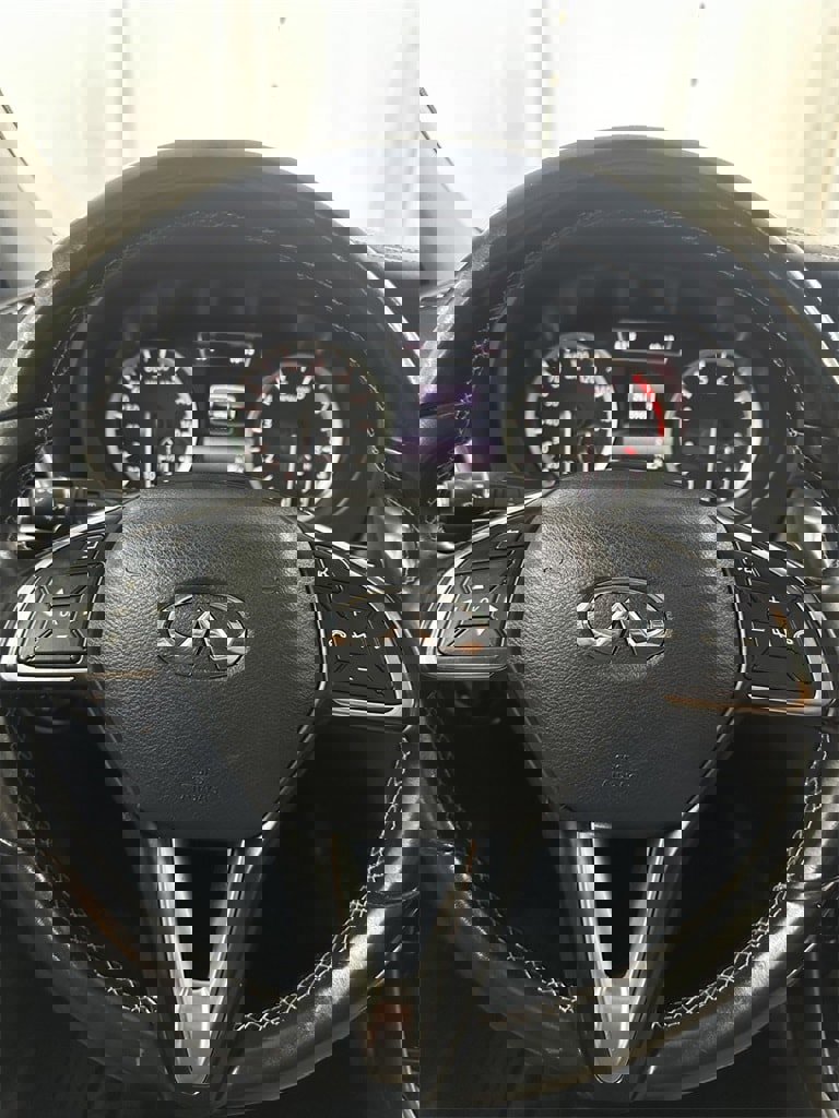 Used 2017 INFINITI QX30 Premium w/ Navigation Package image 17