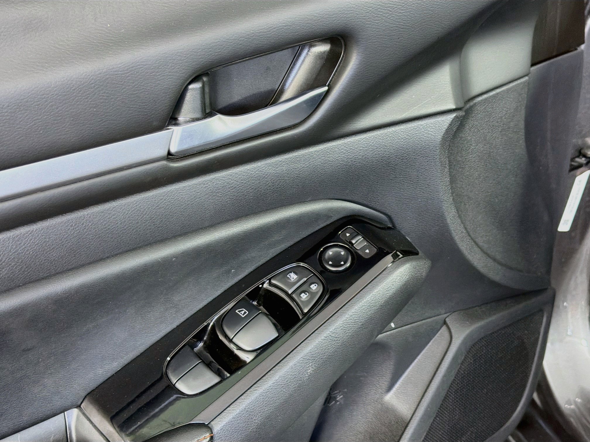 Used 2025 Nissan Altima 2.5 SR FWD image 15
