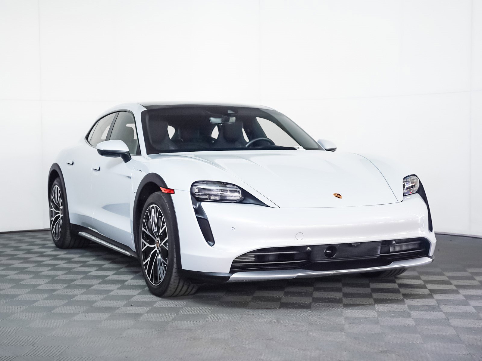 Used 2024 Porsche Taycan 4S image 8