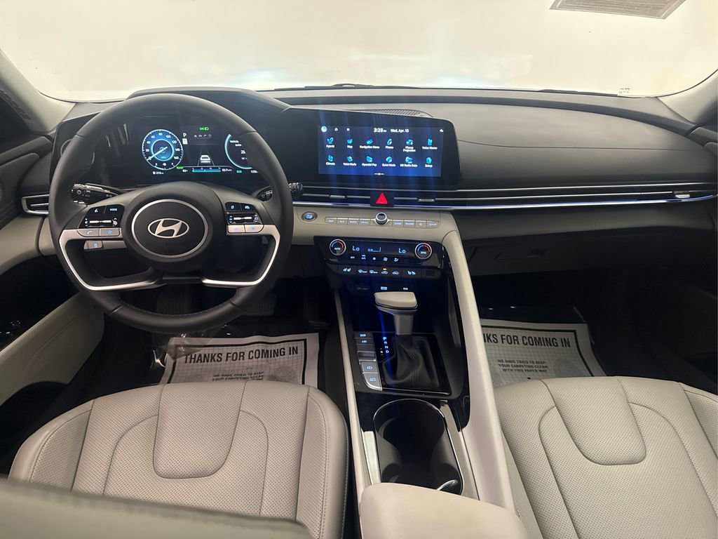 Used 2025 Hyundai Elantra Limited FWD image 40