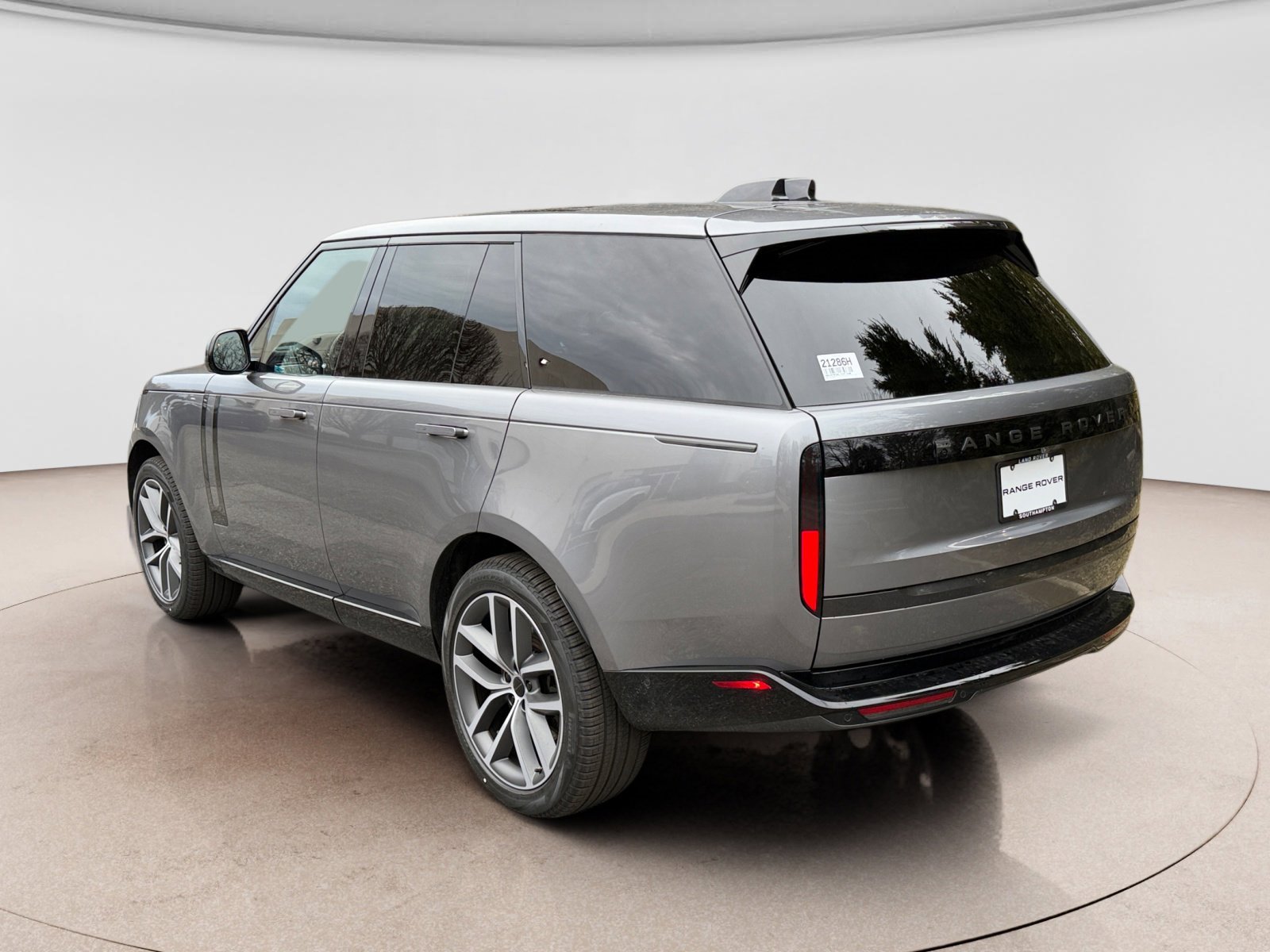 New 2026 Land Rover Range Rover SE AWD/4WD image 3