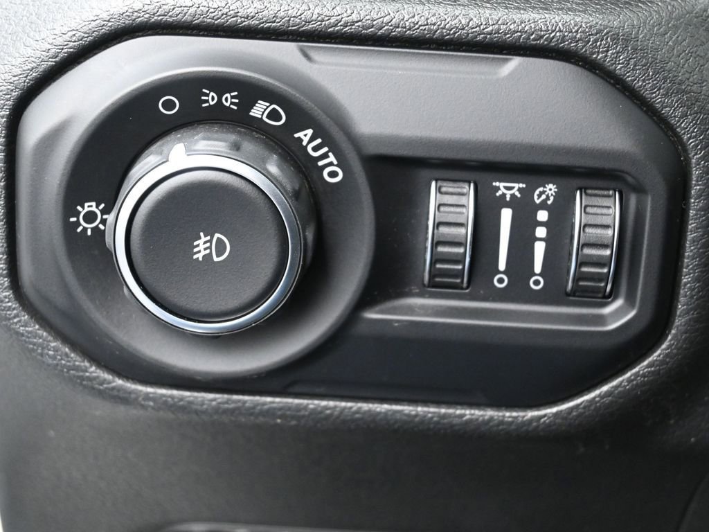 Used 2022 Jeep Wrangler Unlimited Sahara w/ Cold Weather Group image 13